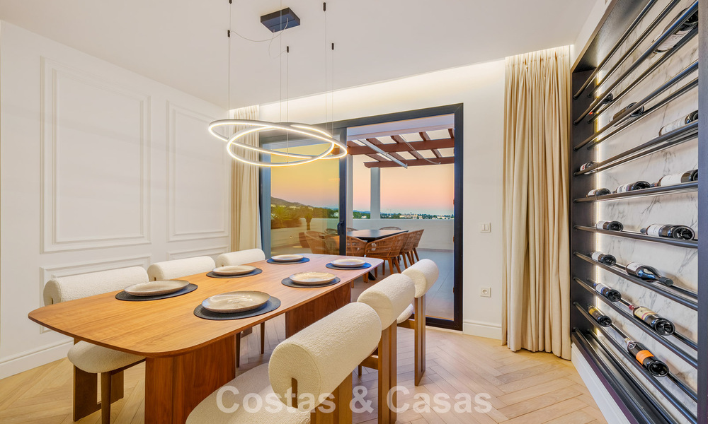 Penthouse rénové de style contemporain avec piscine privée et vue panoramique sur la mer à Nueva Andalucía, Marbella 792179