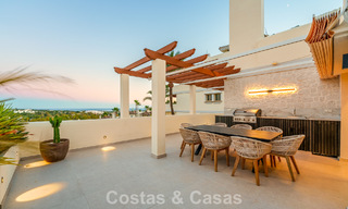 Penthouse rénové de style contemporain avec piscine privée et vue panoramique sur la mer à Nueva Andalucía, Marbella 792181 