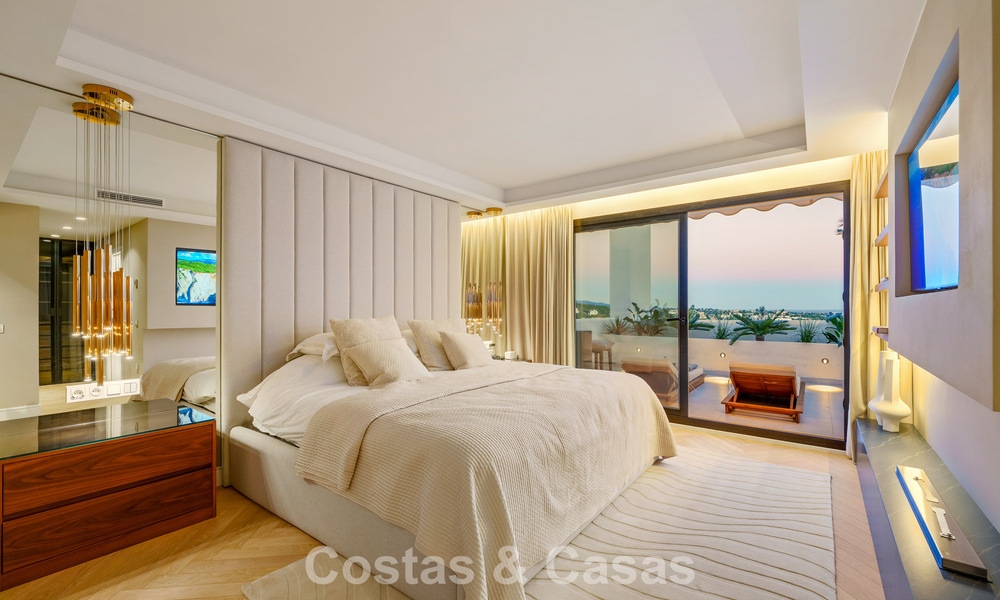 Penthouse rénové de style contemporain avec piscine privée et vue panoramique sur la mer à Nueva Andalucía, Marbella 792182