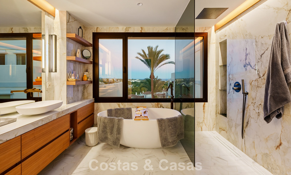 Penthouse rénové de style contemporain avec piscine privée et vue panoramique sur la mer à Nueva Andalucía, Marbella 792183