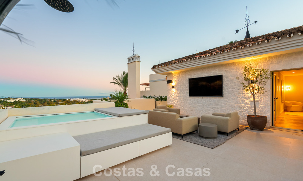 Penthouse rénové de style contemporain avec piscine privée et vue panoramique sur la mer à Nueva Andalucía, Marbella 792184