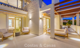 Penthouse rénové de style contemporain avec piscine privée et vue panoramique sur la mer à Nueva Andalucía, Marbella 792187 
