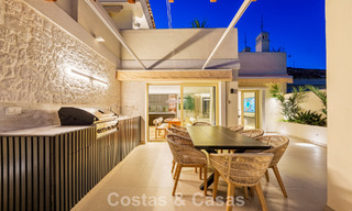 Penthouse rénové de style contemporain avec piscine privée et vue panoramique sur la mer à Nueva Andalucía, Marbella 792190 