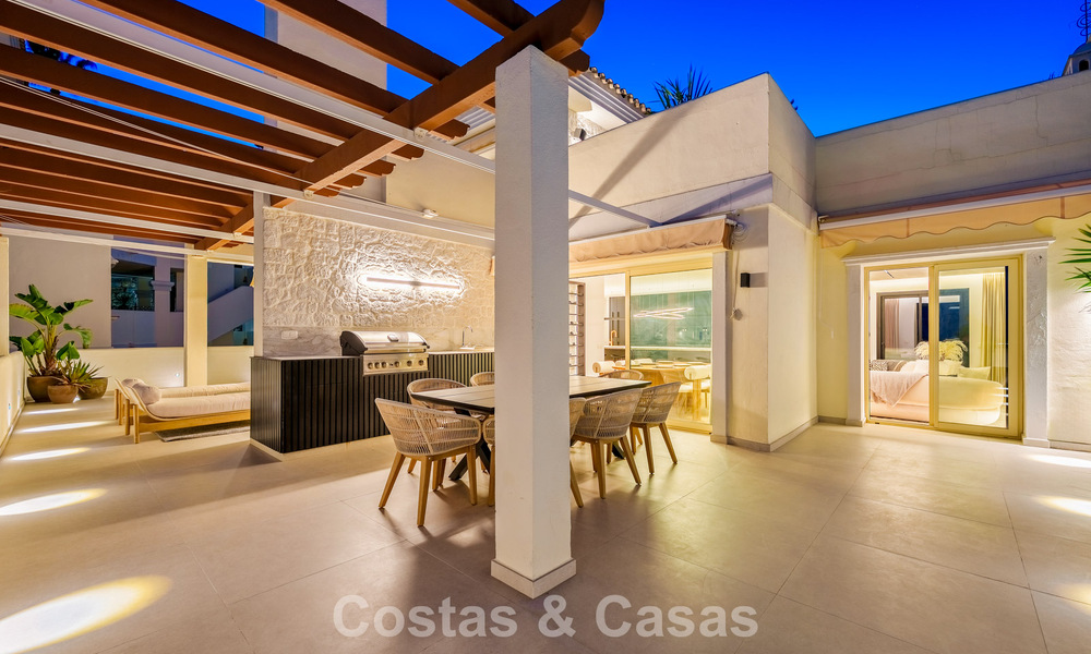 Penthouse rénové de style contemporain avec piscine privée et vue panoramique sur la mer à Nueva Andalucía, Marbella 792191