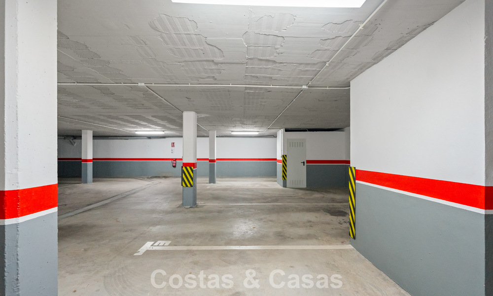 Penthouse rénové de style contemporain avec piscine privée et vue panoramique sur la mer à Nueva Andalucía, Marbella 792192