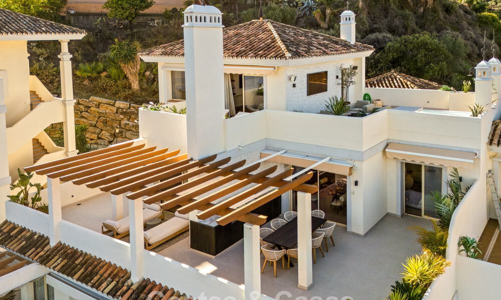 Penthouse rénové de style contemporain avec piscine privée et vue panoramique sur la mer à Nueva Andalucía, Marbella 792193