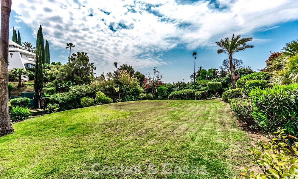 Élégante maison de ville de 4 chambres à vendre dans une résidence sécurisée à Nueva Andalucía, Marbella 792233