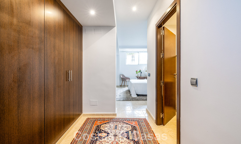 Élégante maison de ville de 4 chambres à vendre dans une résidence sécurisée à Nueva Andalucía, Marbella 792234