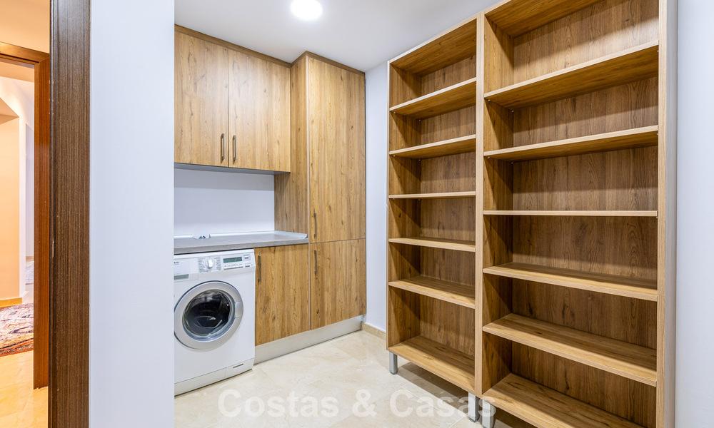 Élégante maison de ville de 4 chambres à vendre dans une résidence sécurisée à Nueva Andalucía, Marbella 792239