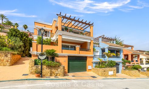 Élégante maison de ville de 4 chambres à vendre dans une résidence sécurisée à Nueva Andalucía, Marbella 792241