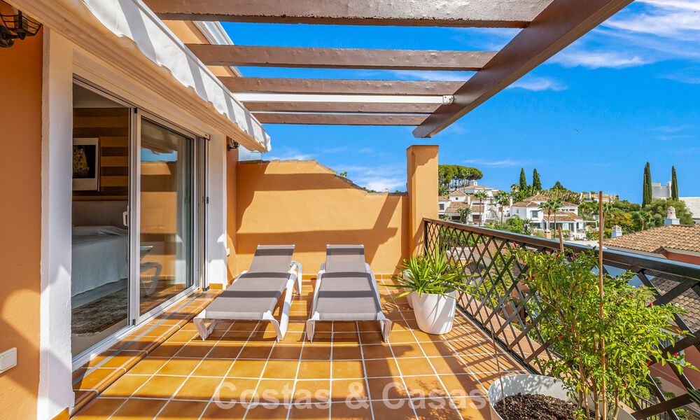Élégante maison de ville de 4 chambres à vendre dans une résidence sécurisée à Nueva Andalucía, Marbella 792248