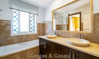 Élégante maison de ville de 4 chambres à vendre dans une résidence sécurisée à Nueva Andalucía, Marbella 792249 