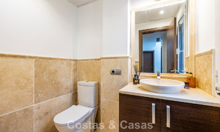 Élégante maison de ville de 4 chambres à vendre dans une résidence sécurisée à Nueva Andalucía, Marbella 792255 