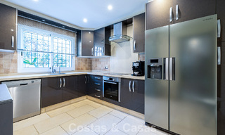 Élégante maison de ville de 4 chambres à vendre dans une résidence sécurisée à Nueva Andalucía, Marbella 792258 
