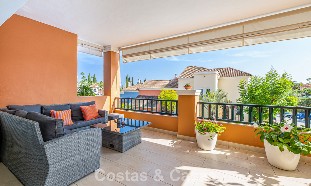 Élégante maison de ville de 4 chambres à vendre dans une résidence sécurisée à Nueva Andalucía, Marbella 792261