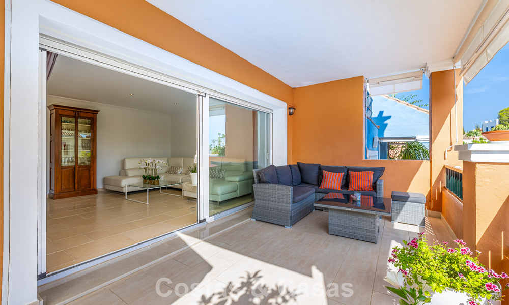 Élégante maison de ville de 4 chambres à vendre dans une résidence sécurisée à Nueva Andalucía, Marbella 792264