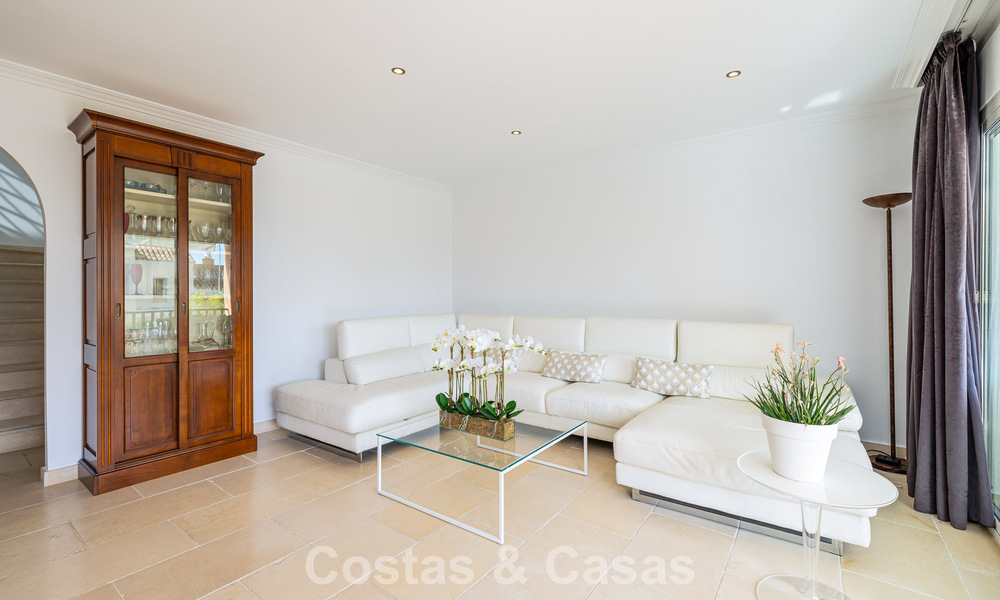 Élégante maison de ville de 4 chambres à vendre dans une résidence sécurisée à Nueva Andalucía, Marbella 792265