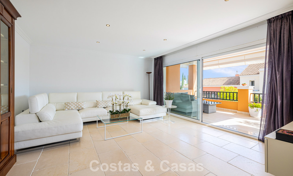 Élégante maison de ville de 4 chambres à vendre dans une résidence sécurisée à Nueva Andalucía, Marbella 792269