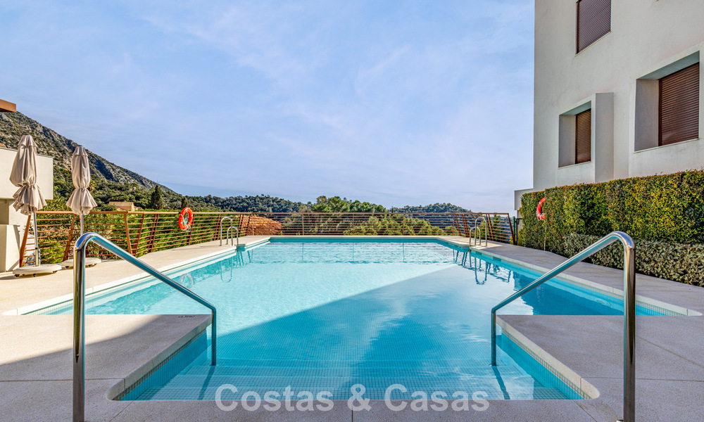 Penthouse moderne à vendre offrant de vues sur la mer et le lac d’Istán, situé juste au-dessus de la Golden Mile de Marbella 792275