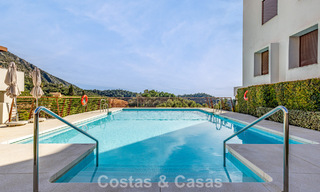 Penthouse moderne à vendre offrant de vues sur la mer et le lac d’Istán, situé juste au-dessus de la Golden Mile de Marbella 792275 