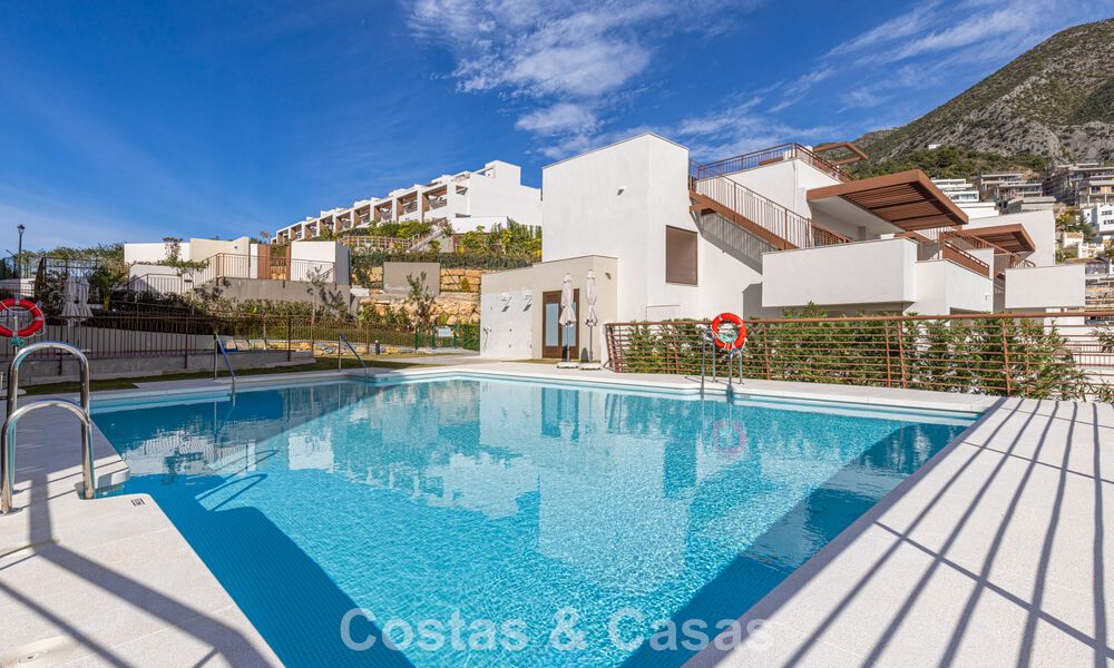 Penthouse moderne à vendre offrant de vues sur la mer et le lac d’Istán, situé juste au-dessus de la Golden Mile de Marbella 792276