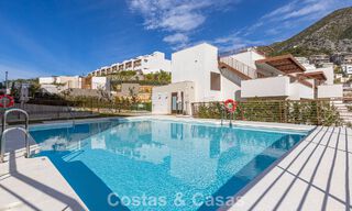 Penthouse moderne à vendre offrant de vues sur la mer et le lac d’Istán, situé juste au-dessus de la Golden Mile de Marbella 792276 