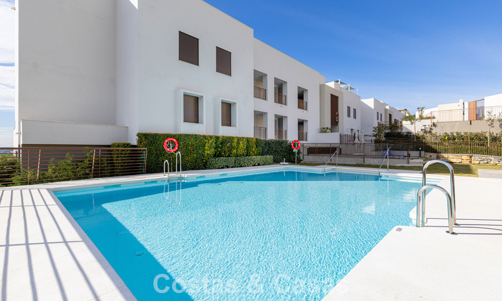 Penthouse moderne à vendre offrant de vues sur la mer et le lac d’Istán, situé juste au-dessus de la Golden Mile de Marbella 792277