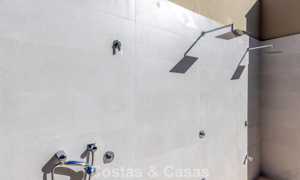 Penthouse moderne à vendre offrant de vues sur la mer et le lac d’Istán, situé juste au-dessus de la Golden Mile de Marbella 792278