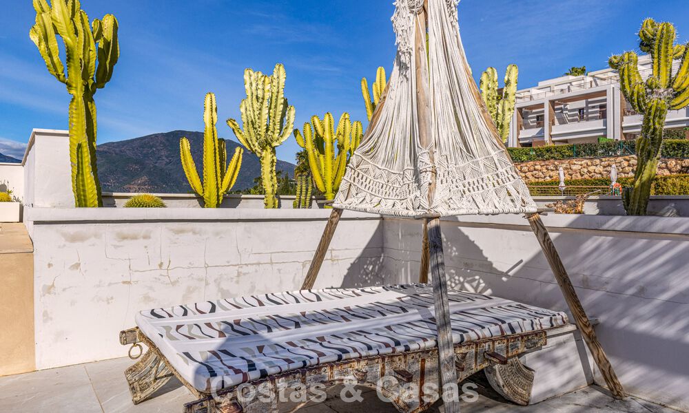 Penthouse moderne à vendre offrant de vues sur la mer et le lac d’Istán, situé juste au-dessus de la Golden Mile de Marbella 792287