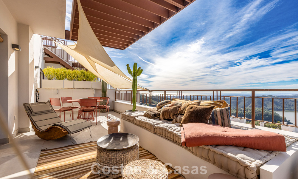 Penthouse moderne à vendre offrant de vues sur la mer et le lac d’Istán, situé juste au-dessus de la Golden Mile de Marbella 792299