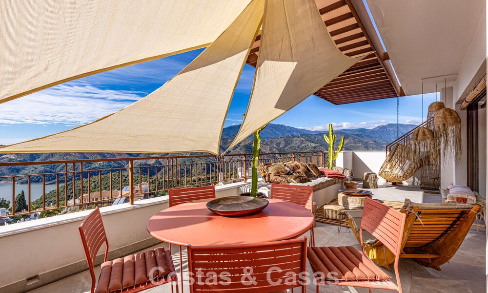 Penthouse moderne à vendre offrant de vues sur la mer et le lac d’Istán, situé juste au-dessus de la Golden Mile de Marbella 792300