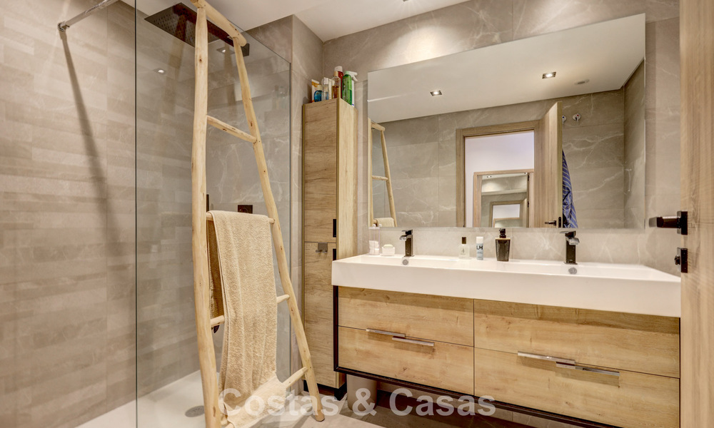 Penthouse moderne à vendre offrant de vues sur la mer et le lac d’Istán, situé juste au-dessus de la Golden Mile de Marbella 792307