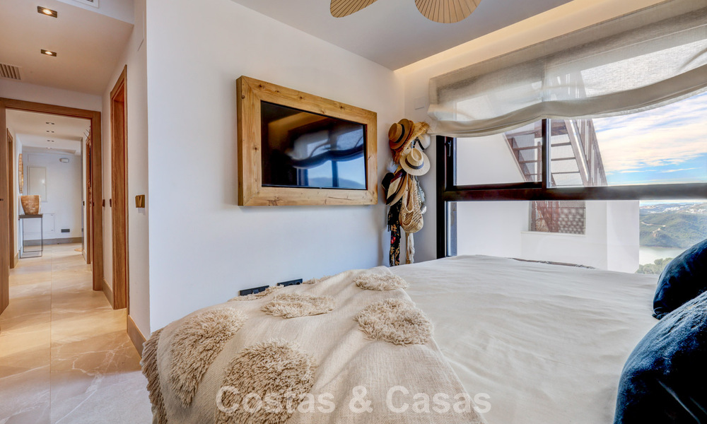 Penthouse moderne à vendre offrant de vues sur la mer et le lac d’Istán, situé juste au-dessus de la Golden Mile de Marbella 792311