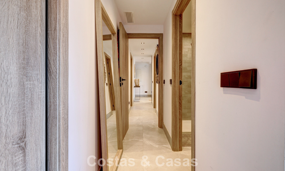 Penthouse moderne à vendre offrant de vues sur la mer et le lac d’Istán, situé juste au-dessus de la Golden Mile de Marbella 792312