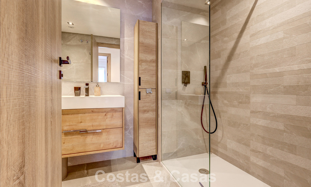 Penthouse moderne à vendre offrant de vues sur la mer et le lac d’Istán, situé juste au-dessus de la Golden Mile de Marbella 792315