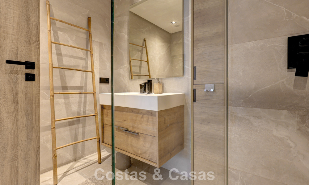 Penthouse moderne à vendre offrant de vues sur la mer et le lac d’Istán, situé juste au-dessus de la Golden Mile de Marbella 792316