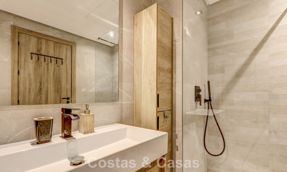 Penthouse moderne à vendre offrant de vues sur la mer et le lac d’Istán, situé juste au-dessus de la Golden Mile de Marbella 792317