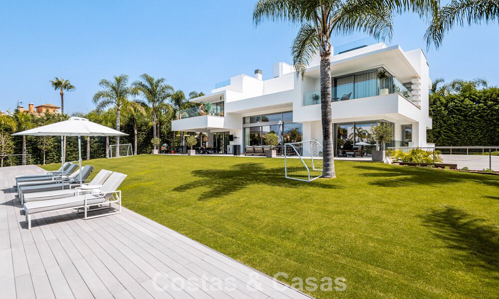 Villa design moderne clé en main à vendre à distance de marche de la plage et des commodités à Guadalmina Baja, Marbella 792350