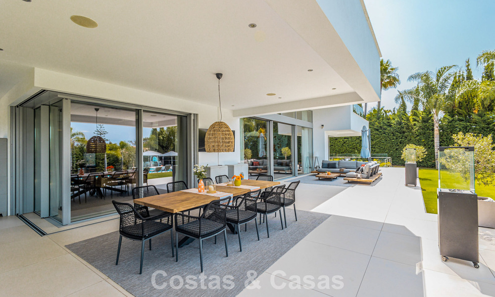 Villa design moderne clé en main à vendre à distance de marche de la plage et des commodités à Guadalmina Baja, Marbella 792376