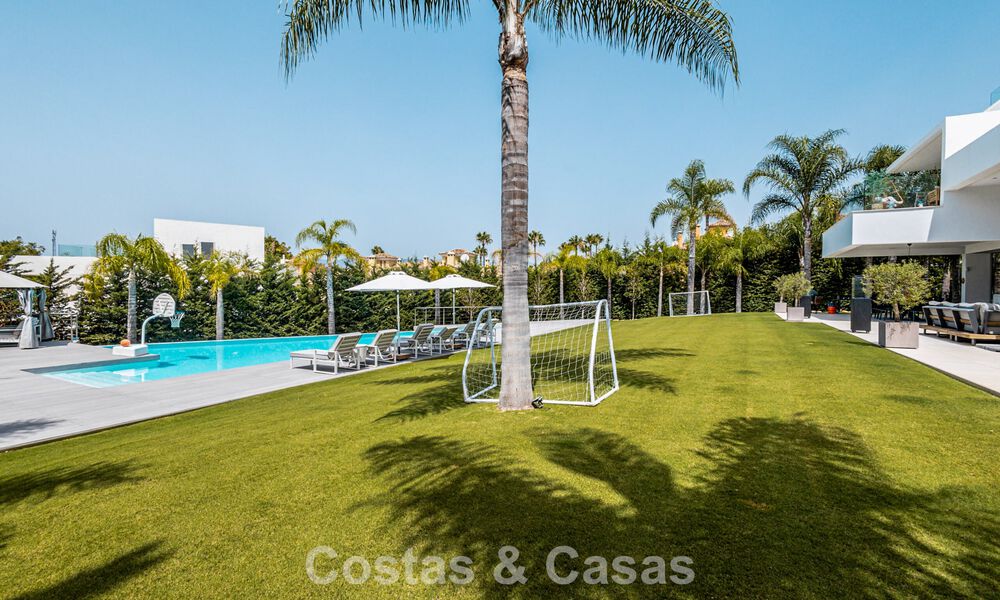 Villa design moderne clé en main à vendre à distance de marche de la plage et des commodités à Guadalmina Baja, Marbella 792378