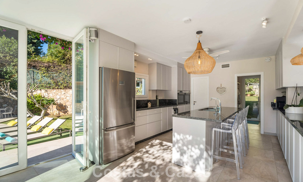 Magnifique villa de luxe rénovée avec une architecture andalouse intemporelle à vendre sur la côte est de Marbella 792402