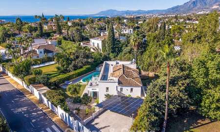 Magnifique villa de luxe rénovée avec une architecture andalouse intemporelle à vendre sur la côte est de Marbella 792405