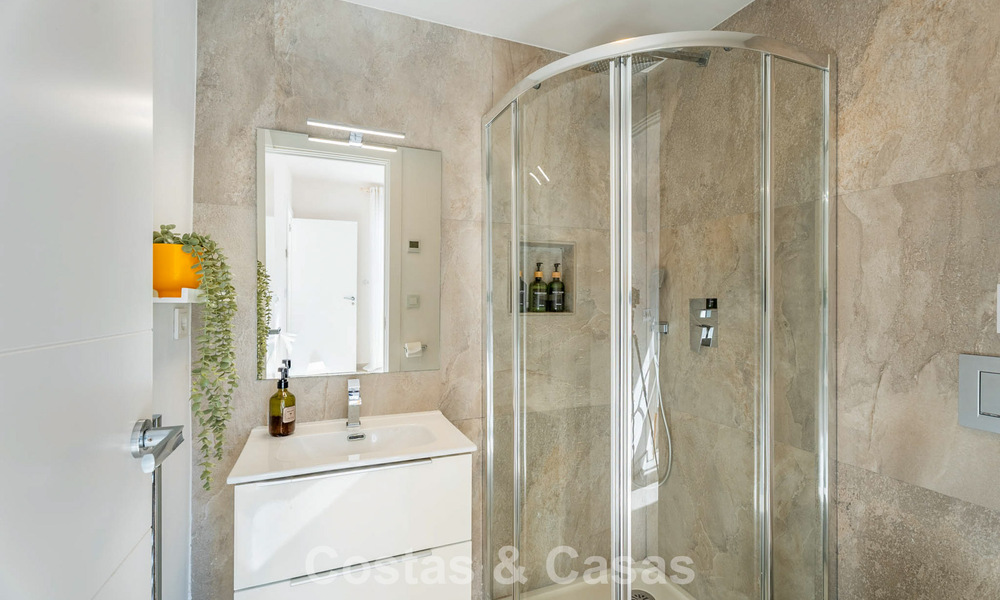 Magnifique villa de luxe rénovée avec une architecture andalouse intemporelle à vendre sur la côte est de Marbella 792406