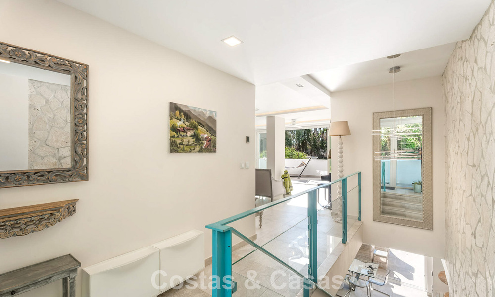 Magnifique villa de luxe rénovée avec une architecture andalouse intemporelle à vendre sur la côte est de Marbella 792412