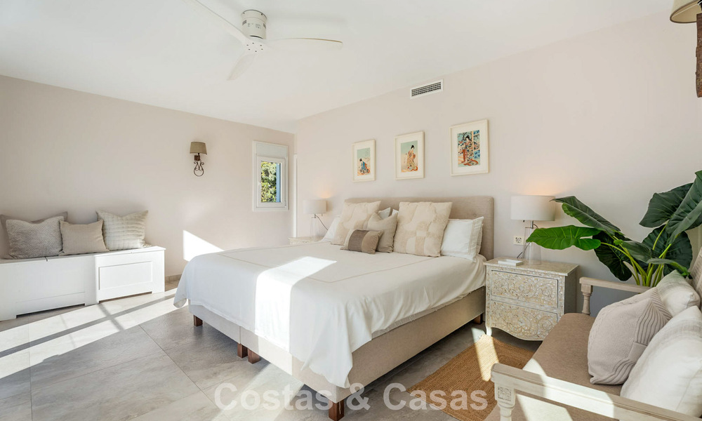 Magnifique villa de luxe rénovée avec une architecture andalouse intemporelle à vendre sur la côte est de Marbella 792414