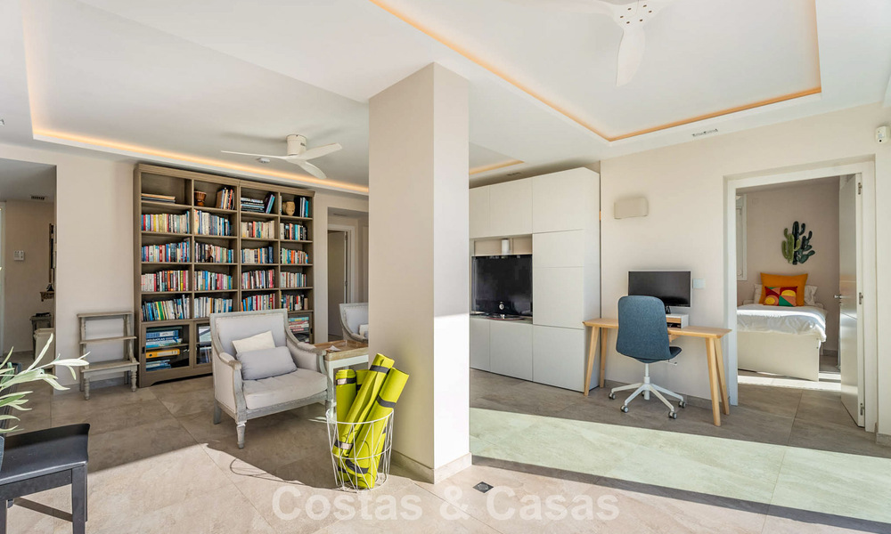 Magnifique villa de luxe rénovée avec une architecture andalouse intemporelle à vendre sur la côte est de Marbella 792419