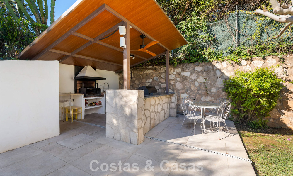 Magnifique villa de luxe rénovée avec une architecture andalouse intemporelle à vendre sur la côte est de Marbella 792422