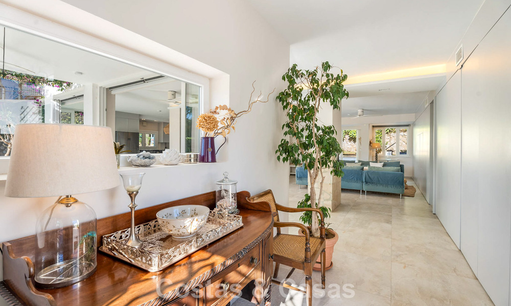 Magnifique villa de luxe rénovée avec une architecture andalouse intemporelle à vendre sur la côte est de Marbella 792425