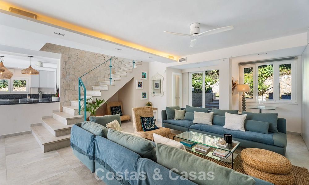 Magnifique villa de luxe rénovée avec une architecture andalouse intemporelle à vendre sur la côte est de Marbella 792428