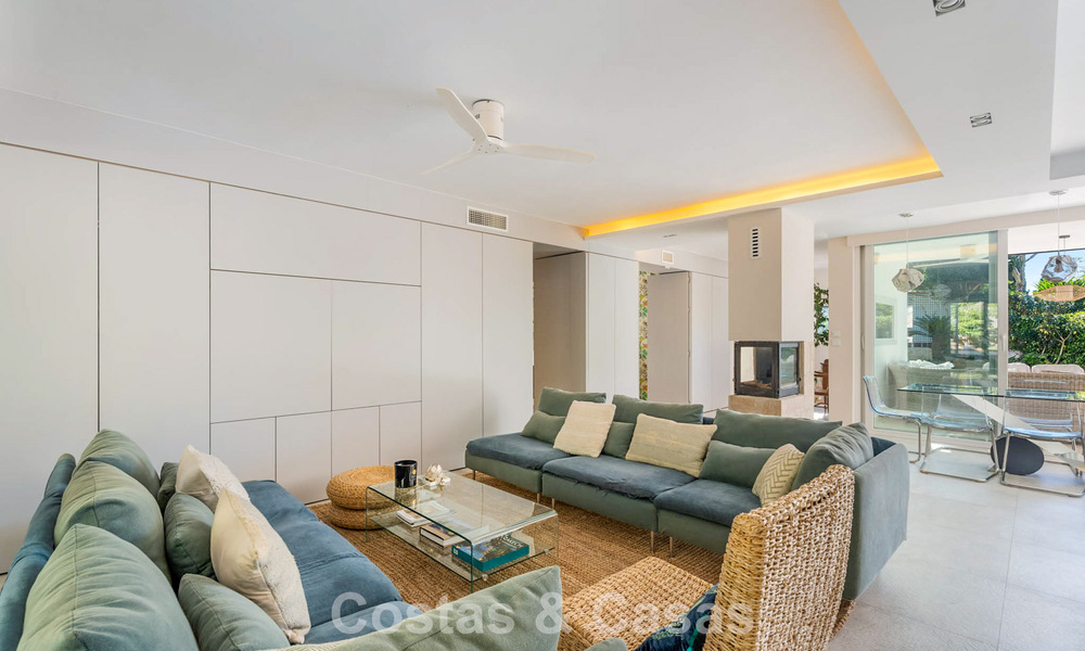 Magnifique villa de luxe rénovée avec une architecture andalouse intemporelle à vendre sur la côte est de Marbella 792431